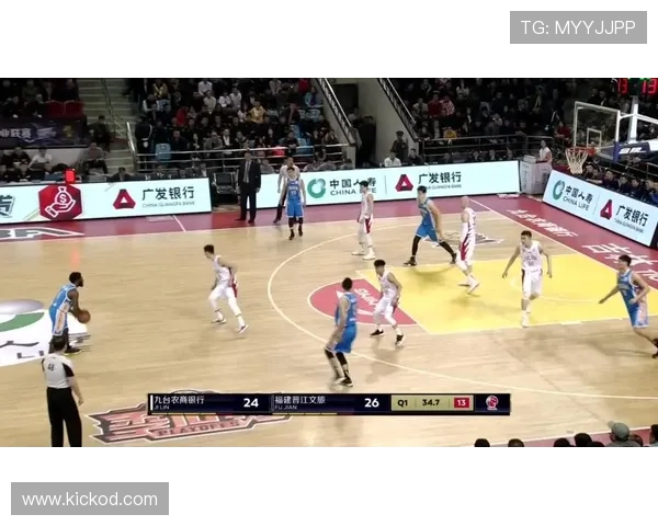 班恩无球跑动拉开空间，提升灰熊外线火力