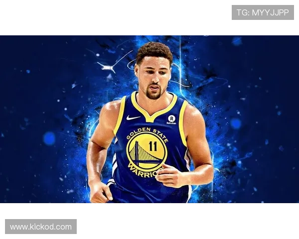 克莱·汤普森无球跑动拉开空间，三分效率领跑联盟后卫