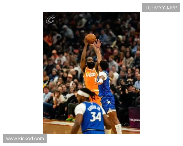 哈登无球跑动占比提升，改变快攻节奏主导进攻