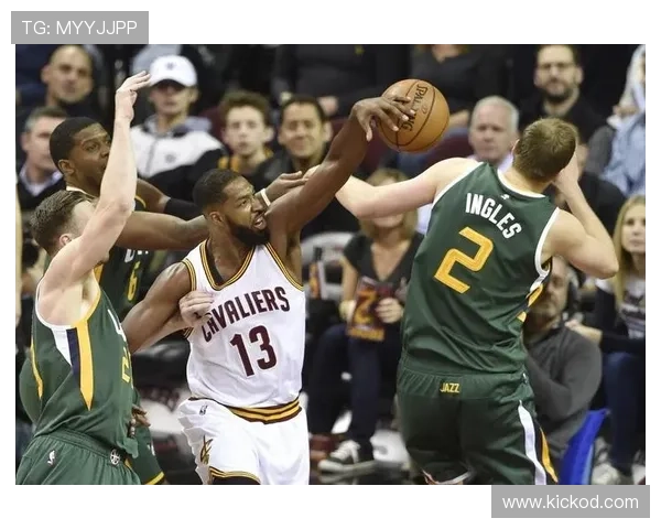 罗伯特·帕里什挡拆中投效率提升，拉开球队内线空间助攻增多